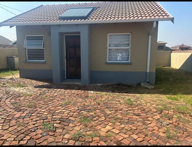 2 BEDROOM HOUSE FOR SALE IN EVATON WEST